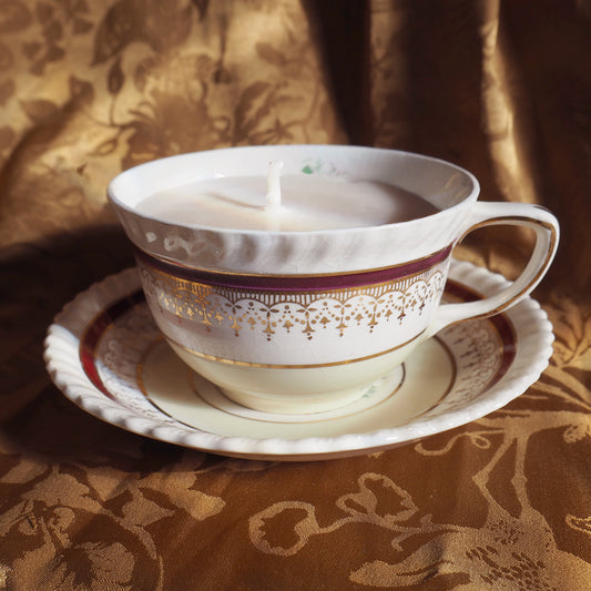 Bougie lignes dorées parfum au choix, dans une tasse de collection