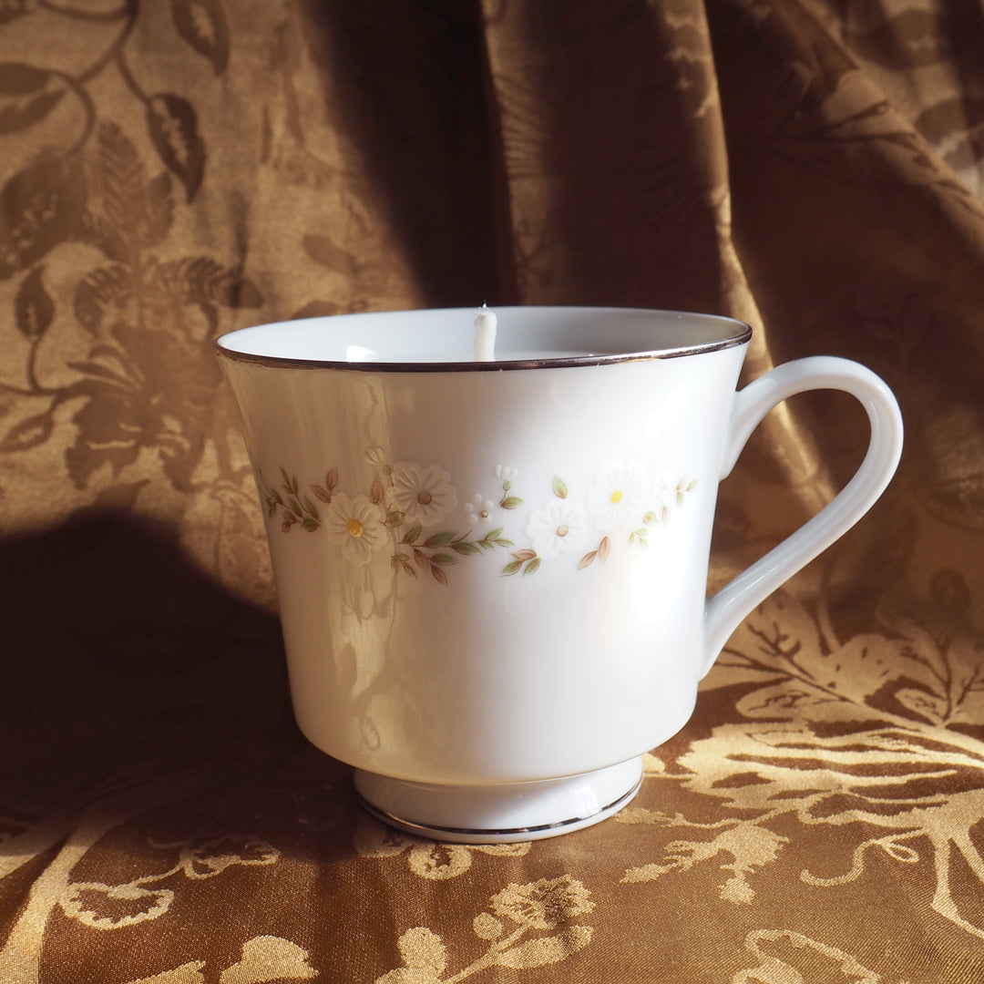Bougie petites fleurs blanches parfum au choix