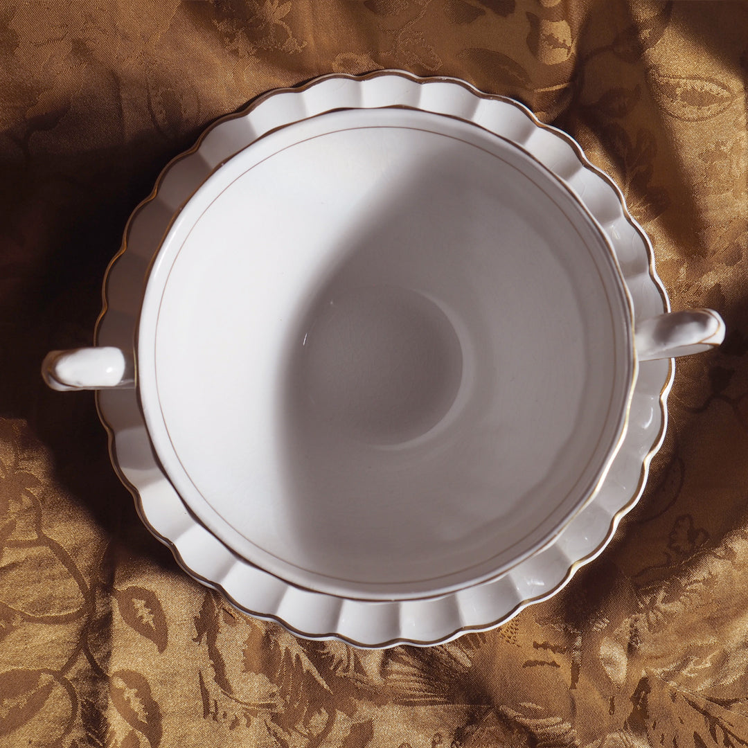 Bougie grande tasse dorée parfum agrumes gingembre, dans une tasse de collection